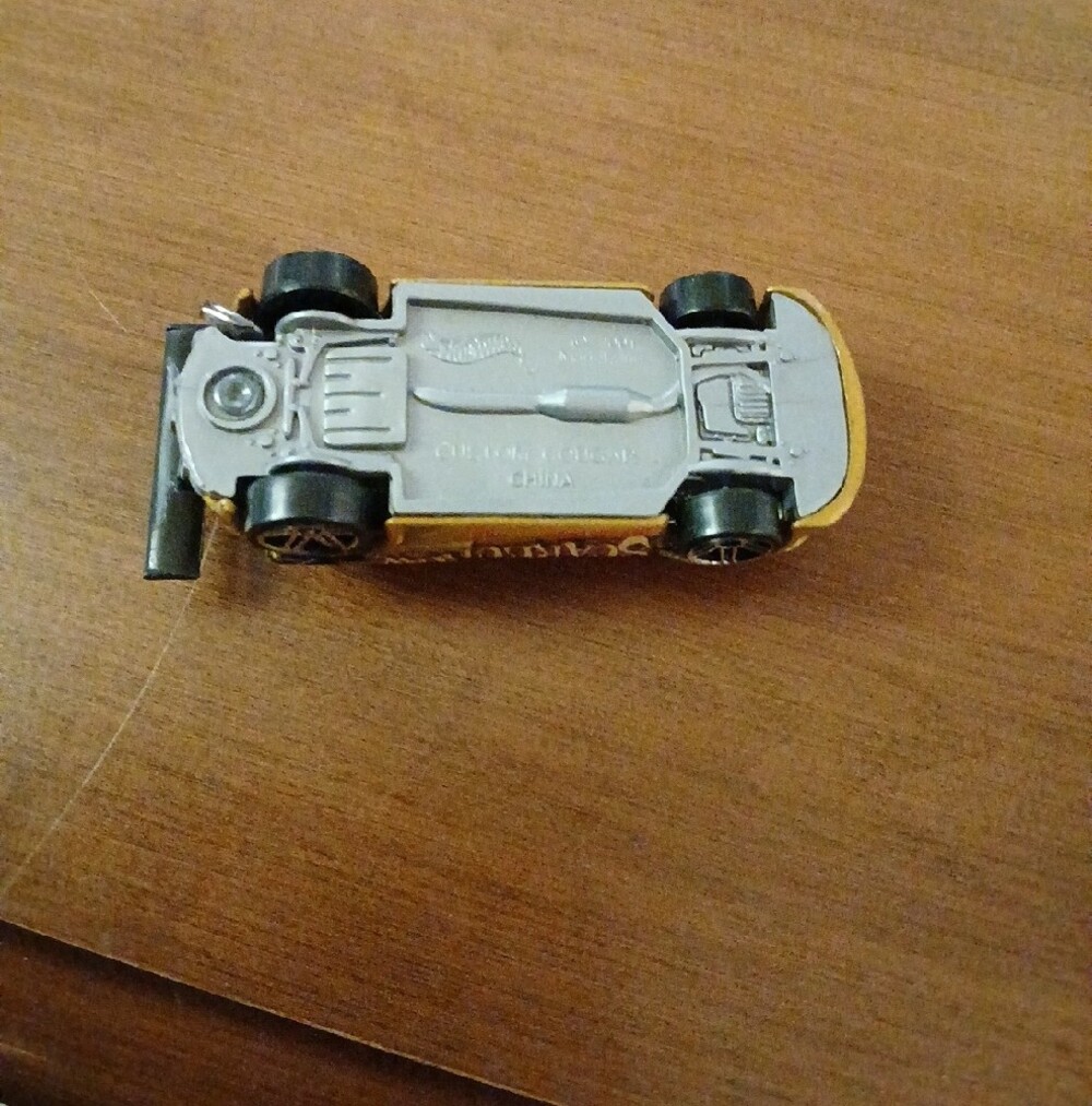 2001 Hot Wheels Gold Scarecrow Cougar Collectible Car - Picture 7 of 7
